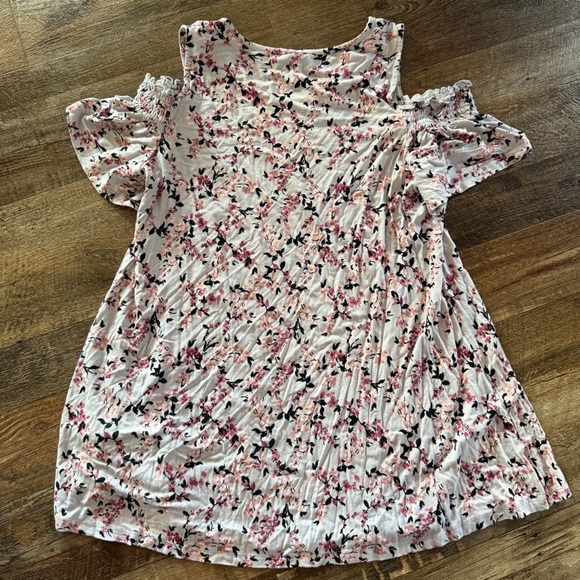 Elle Cold Shoulder Short Sleeve Top - Picture 8 of 12